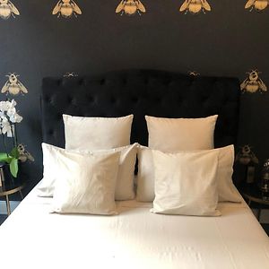 Standard Zimmer mit Kingsize-Bett